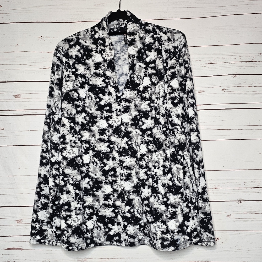 Ethyl Black and White Split Neck Top